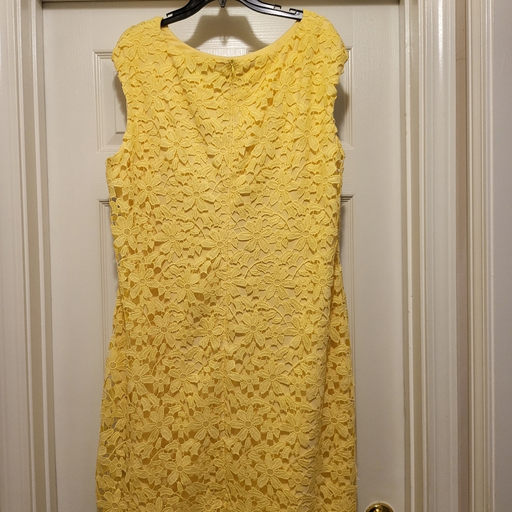 Plus size (20W) yellow Lauren 💛 Ralph Lauren lace dress.